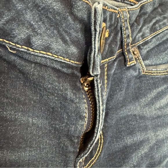 Bullhead Dark Wash Distressed Skinny Jeans - Picture 4 of 11